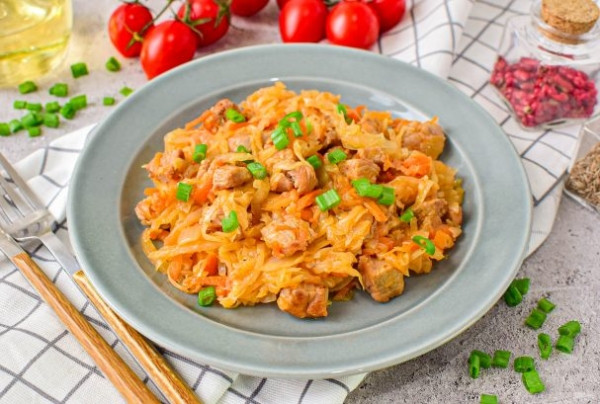 Тушеная капуста с индейкой Тушеная капуста с индейкой