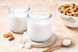 Йогурт из миндального молока