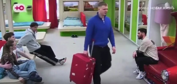 Степан Карпов морально подавлен, сдался и готов покинуть Дом 2
