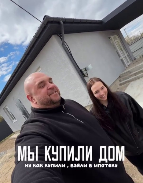 Анастасия и Глеб Жемчуговы купили дом в ипотеку
