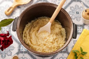 Кукурузная каша на молоке в мультиварке Кукурузная каша на молоке в мультиварке
